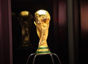 11-05-14-Prefeito recebe Taça da Copa do Mundo_foto_Alessandro-Potter016