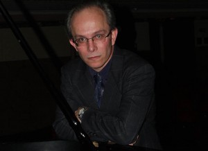 Paulo Gazzaneo (piano) Brasil)