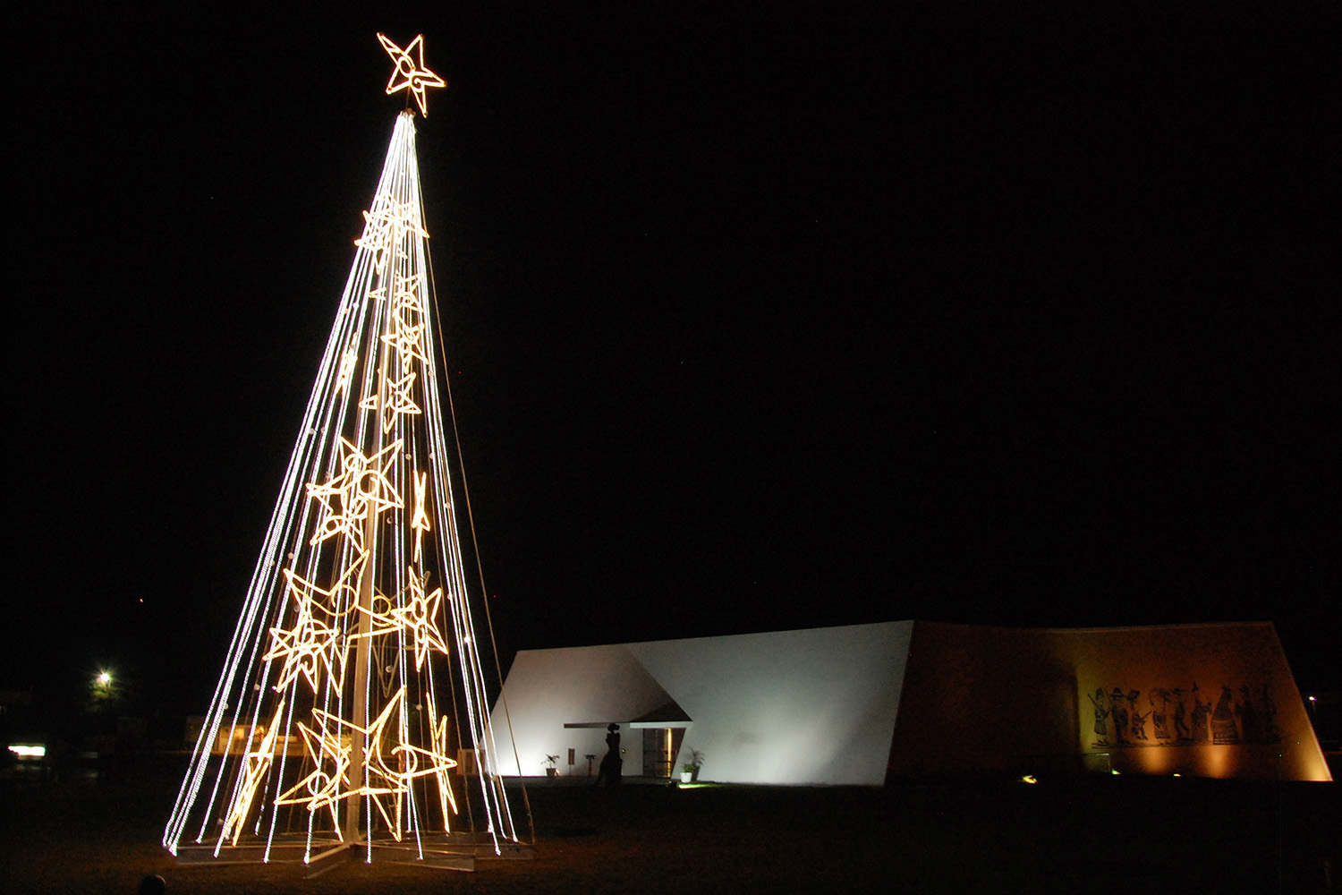 Estação Cabo Branco ganha iluminação natalina com árvore de 15 metros |  Prefeitura Municipal de João Pessoa